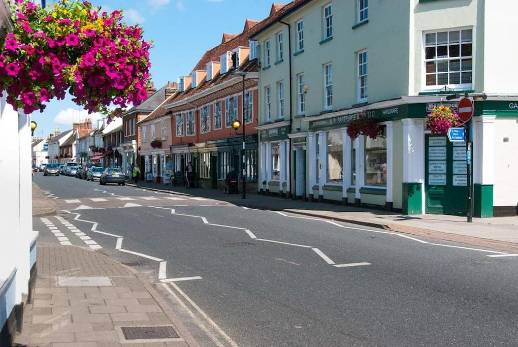 Meddlars A Historic Cottage On The Countryside Edge Of A Vibrant Market Town Hadleigh  Exterior foto